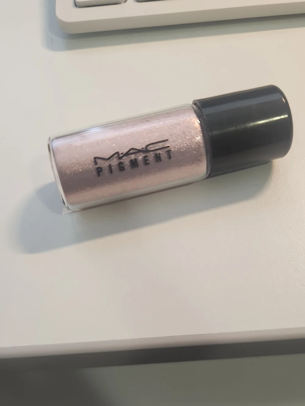 MAC Cosmetics Iridescent Light Pink Loose Pigment
